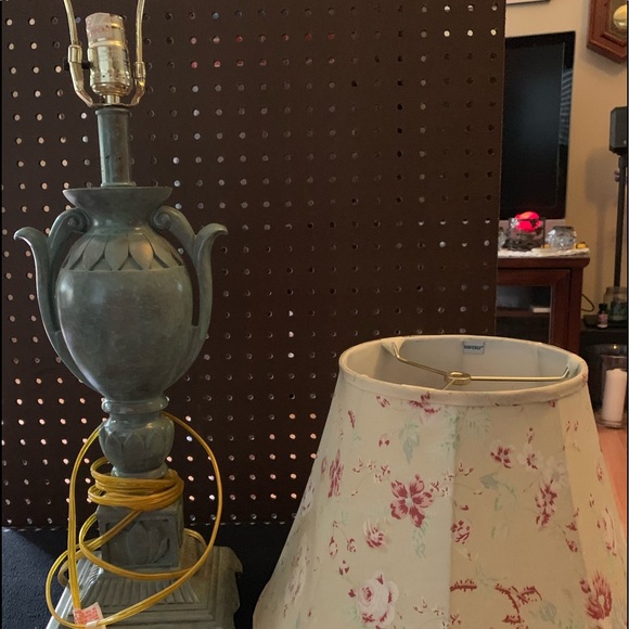 Waverly Lamp w/ Shade - Picture 1 of 3